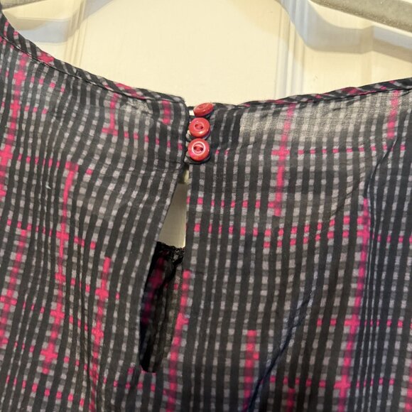 GAP Blouse – Black Gray Magenta Print, Size M, Flutter Sleeve, Lightweight - Picture 4 of 4